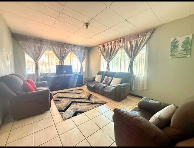 3 BEDROOM HOUSE FOR SALE IN VANDERBIJLPARK CE 1
